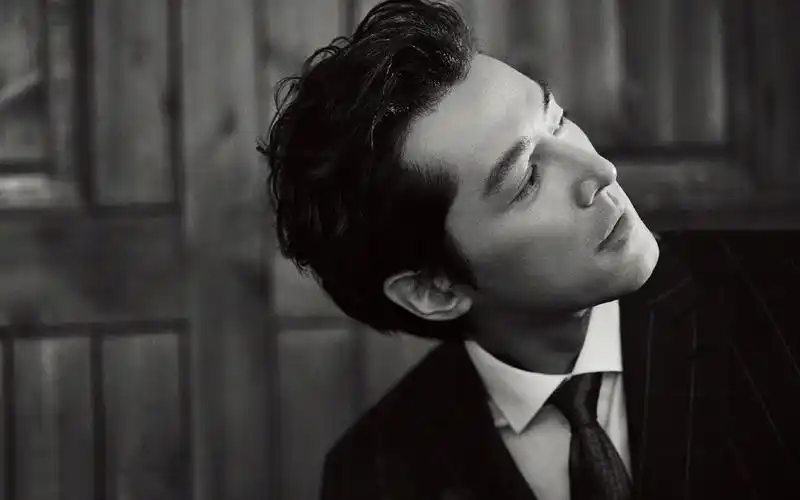 胡歌优雅绅士高清桌面壁纸