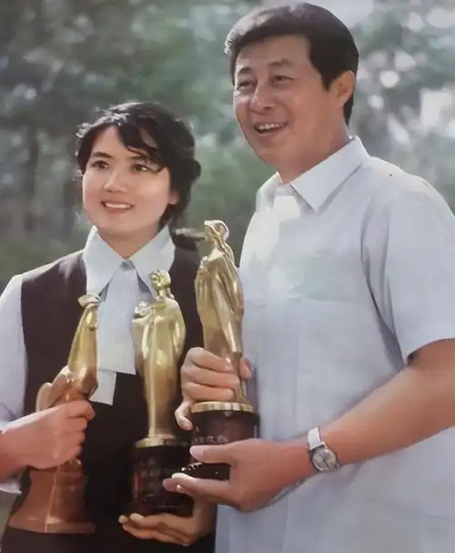 这样的日子,一直煎熬了整整5年,王心刚一直默默陪伴在妻子