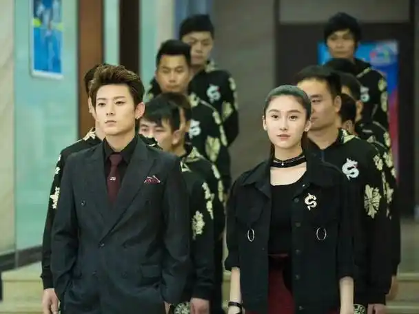 王子璇是一位特别有实力的年轻女演员,21岁时就跟当红小生王一博,联合