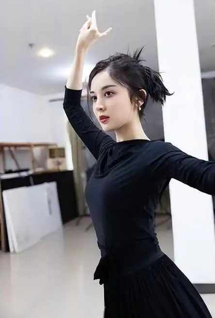 古力娜扎个人资料 经过5次恋情网曝后,她现在怎么样