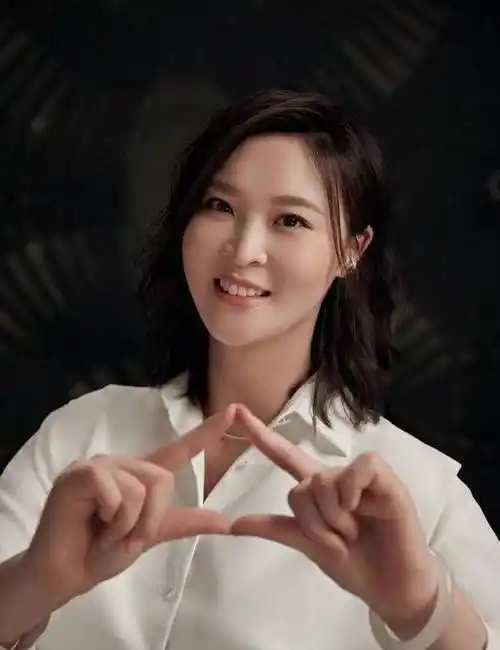 中国女排前队长惠若琪,官宣生下女儿,老公竟是博士学历!