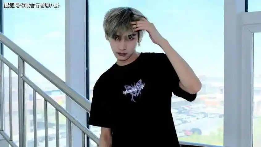 胡文煊被爆孕期出轨,丢粉丝信,本人回应:与杨某溪女士正常恋爱