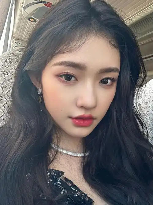 小脑门八字刘海发型3