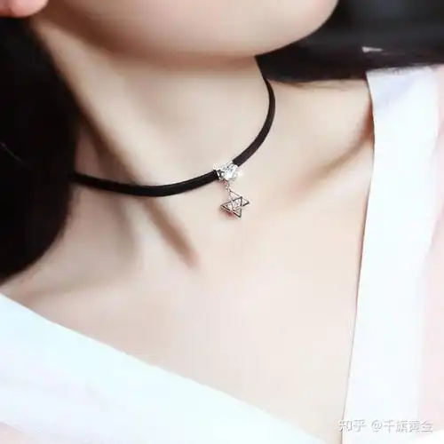 锁骨链女神首饰箱里不可缺少的一件项链