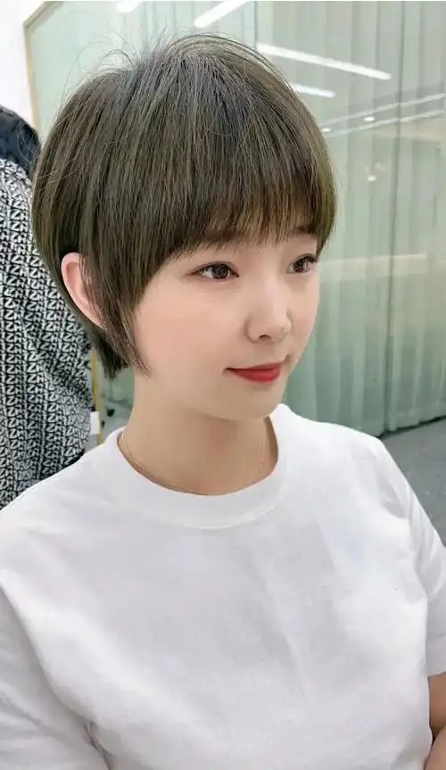 女士短发别乱剪,我推荐这4种,剪完让你大不一样