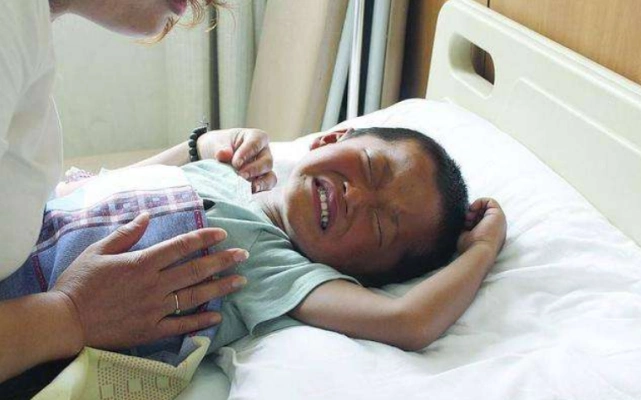 孩子磨牙爱咬铅笔头很可能是肚里有蛔虫食疗法帮孩子除虫虫