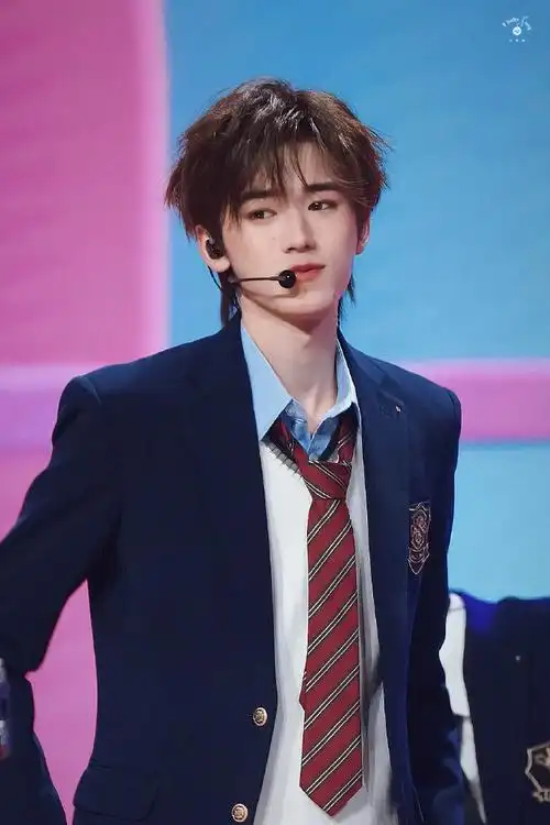 98    听说隔壁班超帅的转校生会跳舞  @时代少年团-宋亚轩