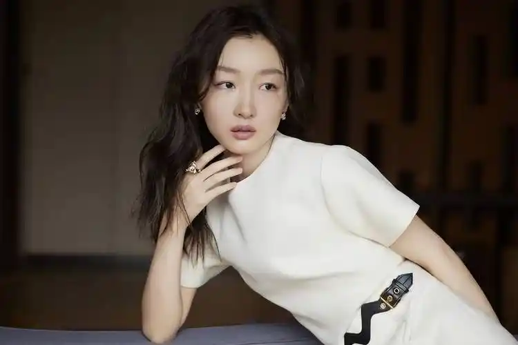 周冬雨成中国影史首位90后百亿票房女演员,引发网友争议_成功_评论