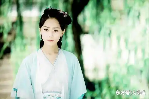 说起她的经典角色观众们如数家珍例如电视剧《美人制造》,但说起她