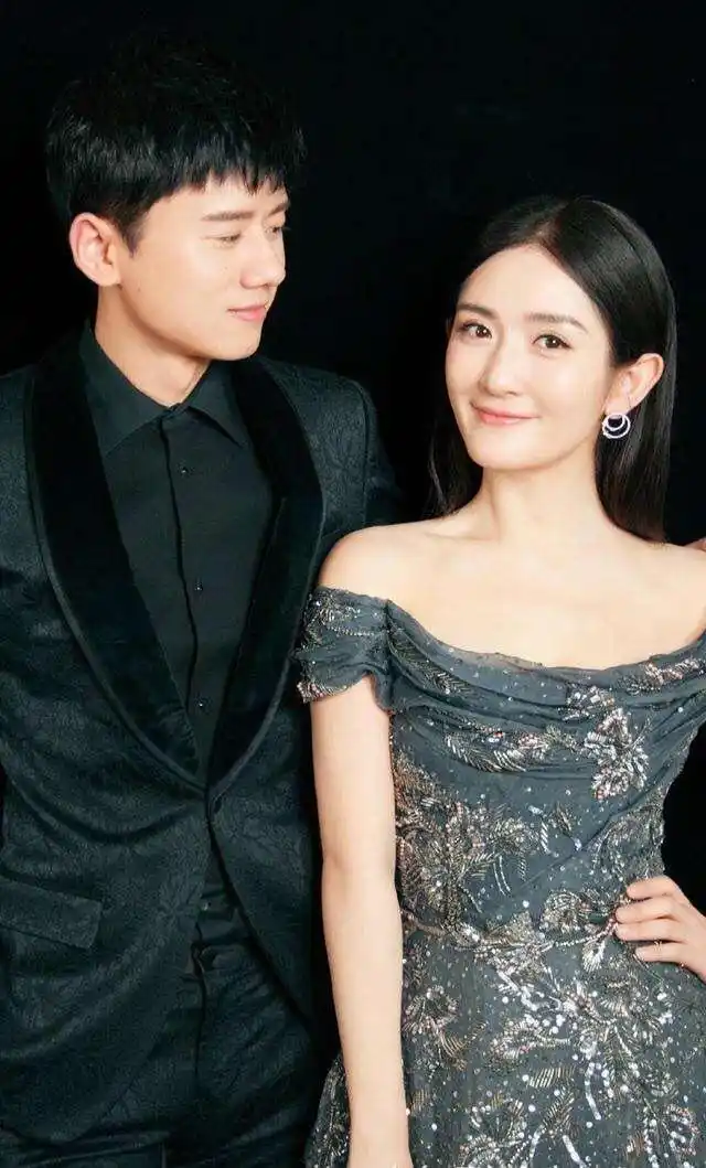 万物皆可云# 张杰和谢娜是娱乐圈出了名的恩爱夫妻,结婚多年少有缥排