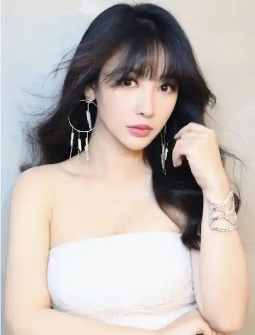 原创被男搭档开身材玩笑柳岩回应身材好不是你冒犯的理由