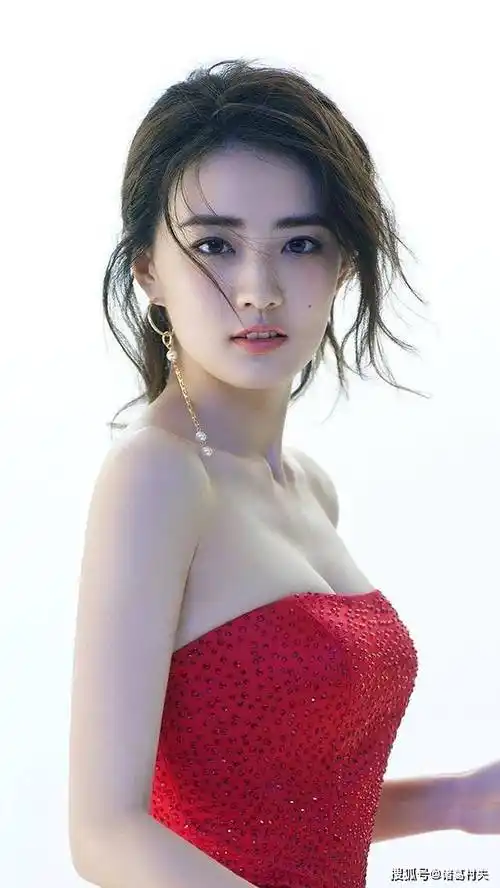 越来越有成熟韵味了!28岁徐璐写真赏_身材_外表_女性