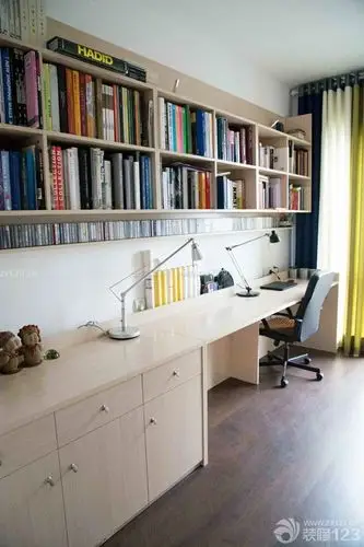 现代简约书房装修书桌书柜组合样板间效果图