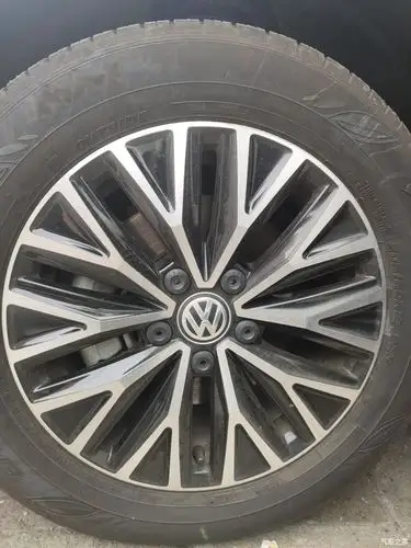 出19款速腾舒适版原车16寸轮毂轮胎,只跑了8000多公里,单只450  整套