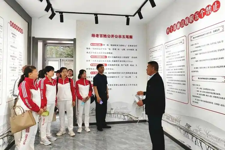 小家大爱·绘家国情怀"——全市"最美家庭"命名暨亲子共成长主题活动