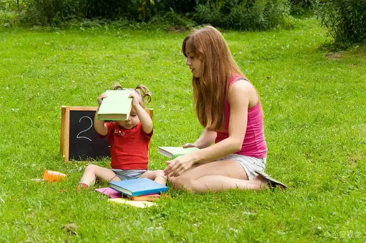 妈妈_孩子_教_女儿_计算_早_儿童发育_高清图片_全景视觉