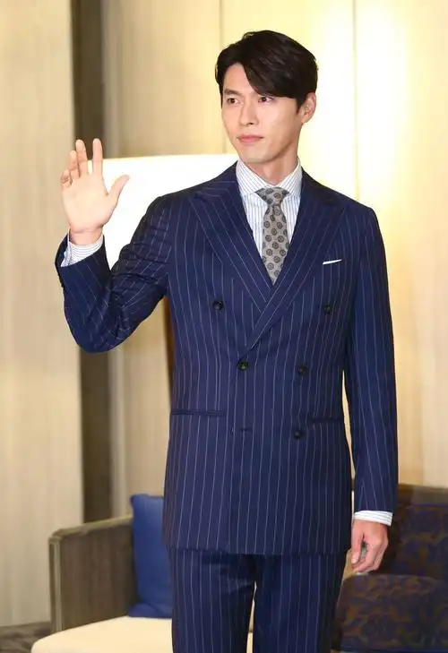 西装加长腿的化学效应盘点10位韩剧男神的西装穿搭