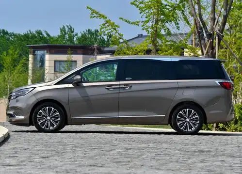 7座布局双侧电滑门新款别克gl8es售29993999万元