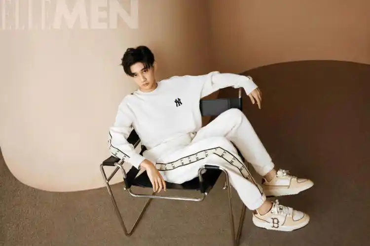 荣梓杉踏上mlb学长鞋