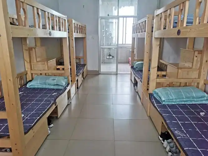 锻炼体魄,强身健体 ,——岳阳市弘毅中学291班军训