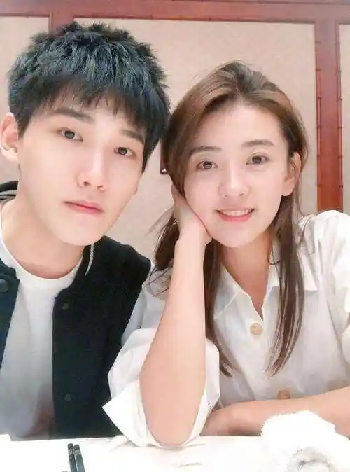 坦诚夫妇同框"发糖", 邢昭林梁洁微博隔空喊话对方