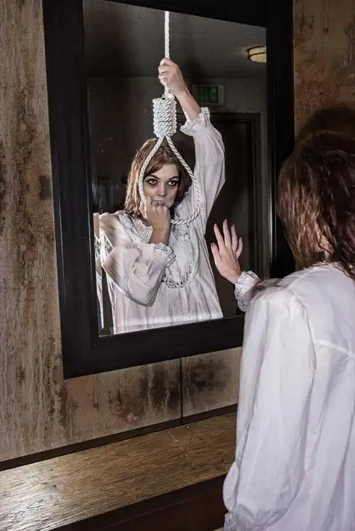 像鬼一样可怕的美女