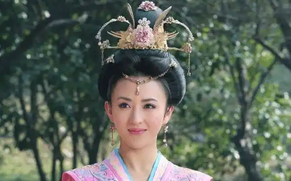 比如说在《香山奇缘》这部影视剧当中她扮演的妙善公主,就让大家看到