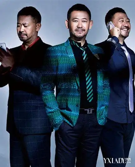 在外貌上,两人非常的像,基本上都是非常的像,看看姜文和姜武的对比