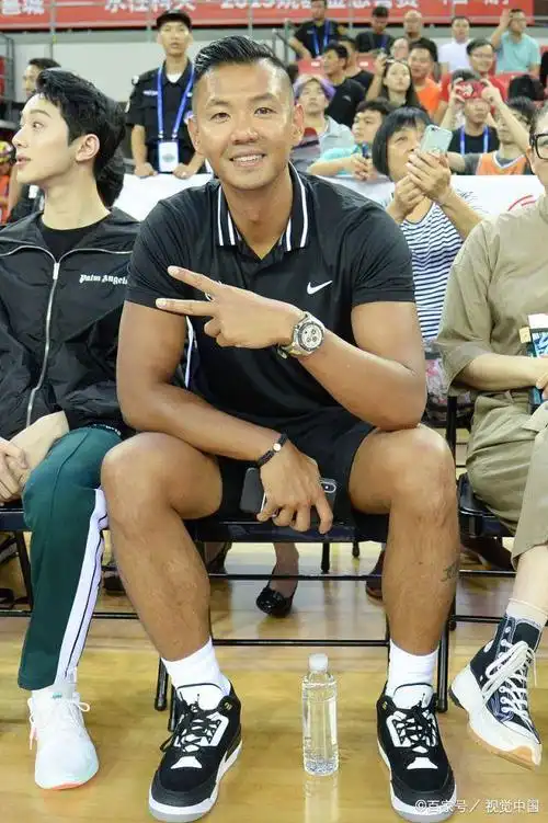 广西南宁:2019姚基金慈善篮球赛,黑人陈建州亮相领衔观战!