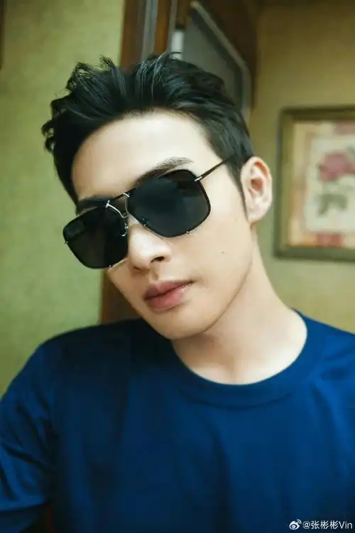 张彬彬黑白墨镜随拍##张彬彬晒墨镜随拍#帅哥好帅!我好爱!