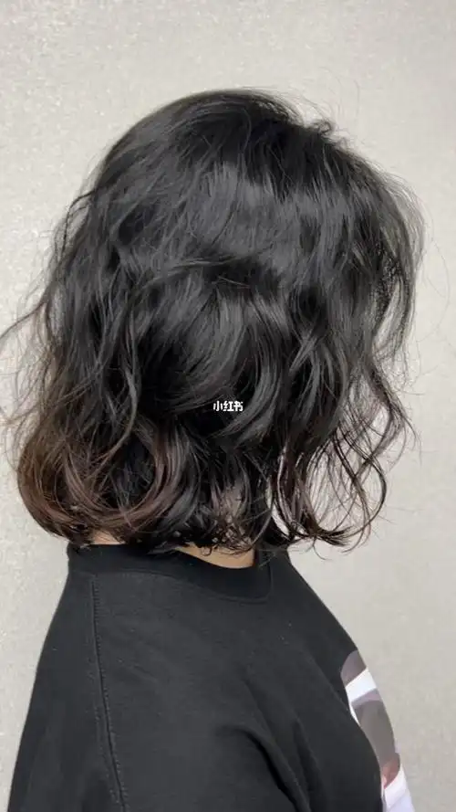 期的女生可以尝试一下这款洋气好打理的法式烫发~简直是少发妹子福音