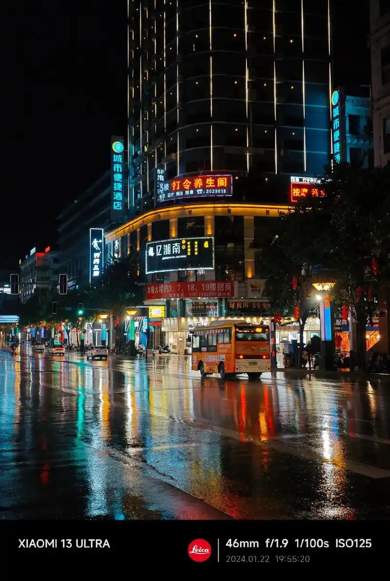 下雨天.#梧州 #雨夜 #城市的夜晚 #街景 #街头随拍 - 抖音