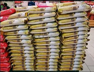 熊孩子5分钟扎破45袋超市大米,母亲:是米袋的错__凤凰网