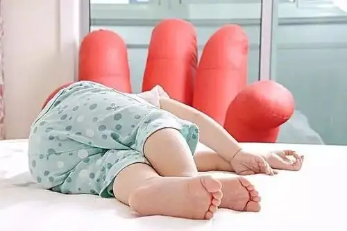 原来看宝宝的睡姿就能知道ta未来的性格!