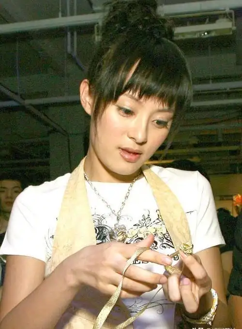 "娱圈大姐大"孙俪:出道21年拿下37座奖杯,好剧本优先任她挑选