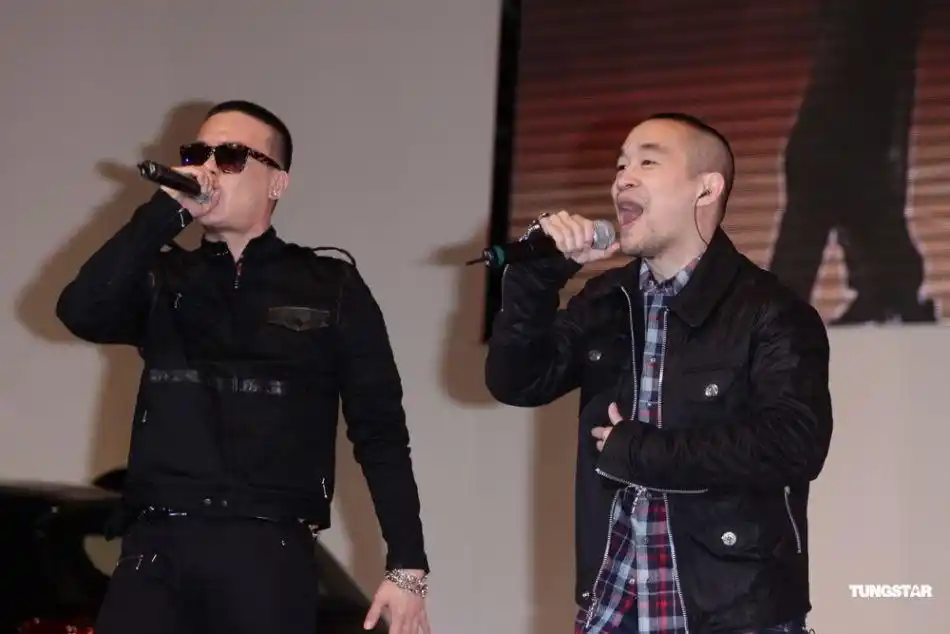 黄立成黄立行兄弟档献唱_新浪图库