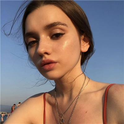 高冷性感欧美微信女生头像