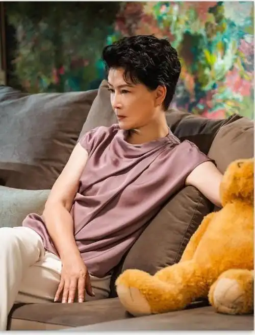 《小舍得》大结局:原配赵娜一个人去旅游,折射出她的晚年很舒心