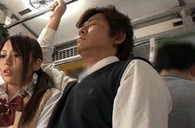 这个高度看着腿发抖啊,希望没事吧所以说别秀恩爱,一下两个没了吧