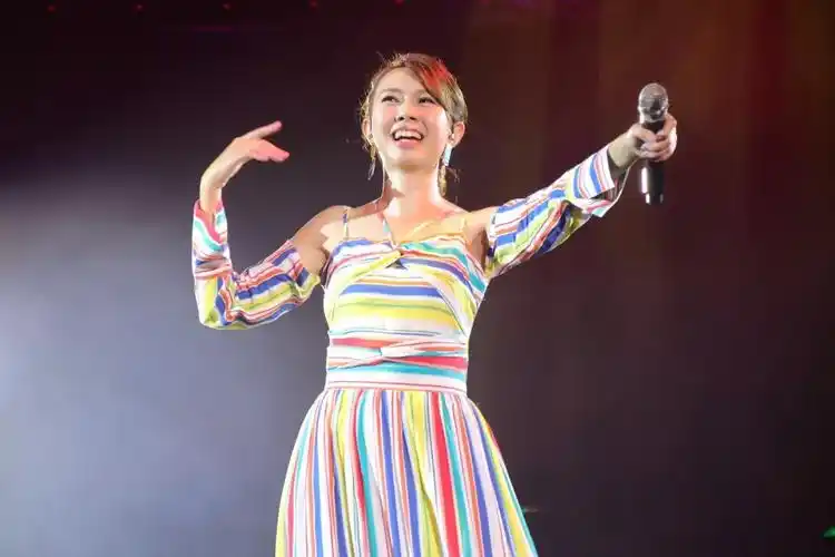 不老女神卓依婷巡演燃爆深圳,带你重返十六岁,致敬不朽青春!