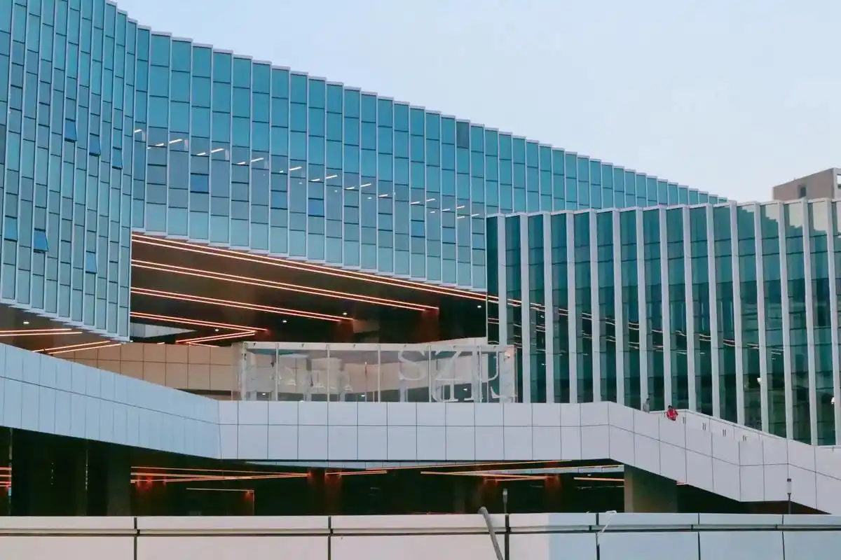 深圳大学丽湖校区摄影,时光静好,足够温柔#大学生活 #校园生 - 抖音