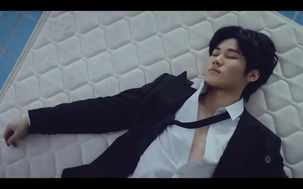 其实,可以不穿 #tnt时代少年团# #张真源# #时代少年团叁重楼