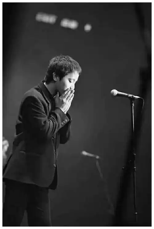 窦唯出生在北京的一个大杂院,尽管后来成为一名摇滚歌手,但在我看来