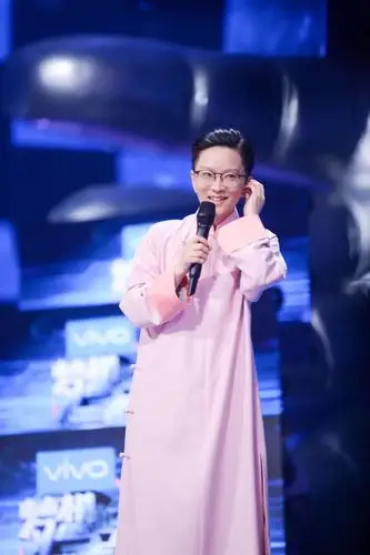 的洁癖患者,温和改革,积极保守,最时尚的传统演绎者——这就是王珮瑜