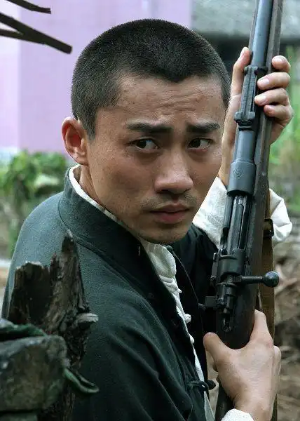 徐亮借《抗日奇侠》被赞新一代硬派小生