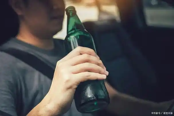 我不是一个善于饮酒的人,但今夜,我选择了这种方式,来与内心深处的