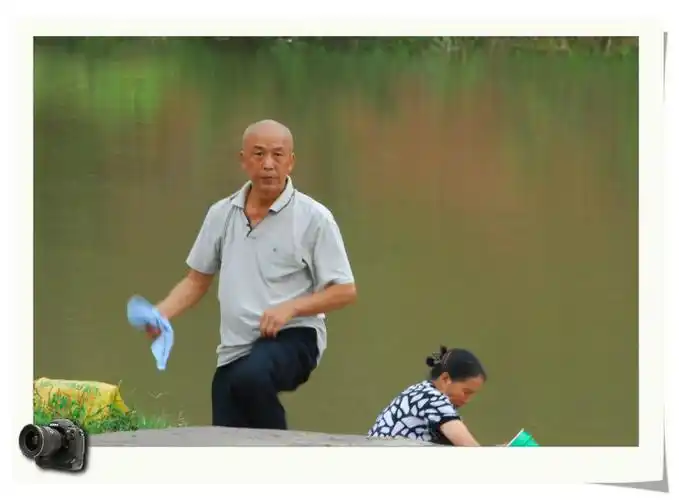 噢,终于抬头了,蛮帅气,简直和我梦里的放牛老头