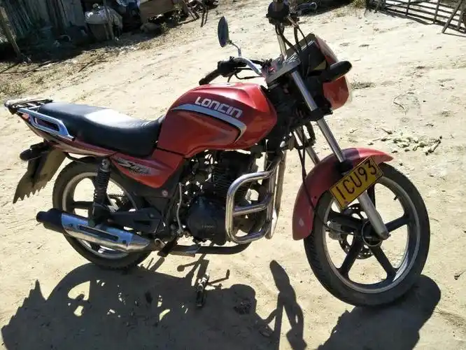 隆鑫赛道150摩托车