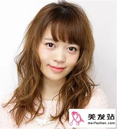 方脸女生适合的烫发 修颜显瘦魅力十足_发型脸型 - 美发站