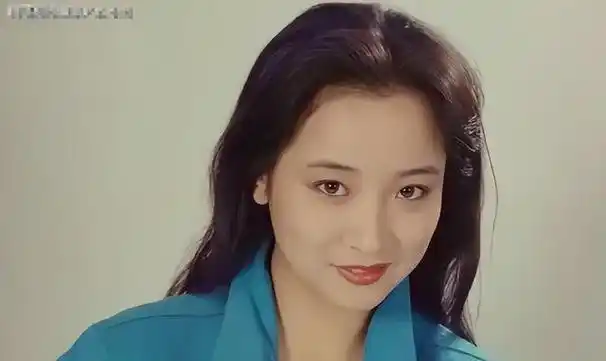 此次考试,陈小艺展现出了卓越的实力,经过三轮严格的考核,她终于顺利